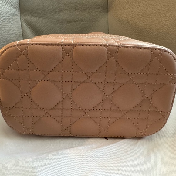 DIORTRAVEL VANITY LAMBSKIN - Picture 4 of 7